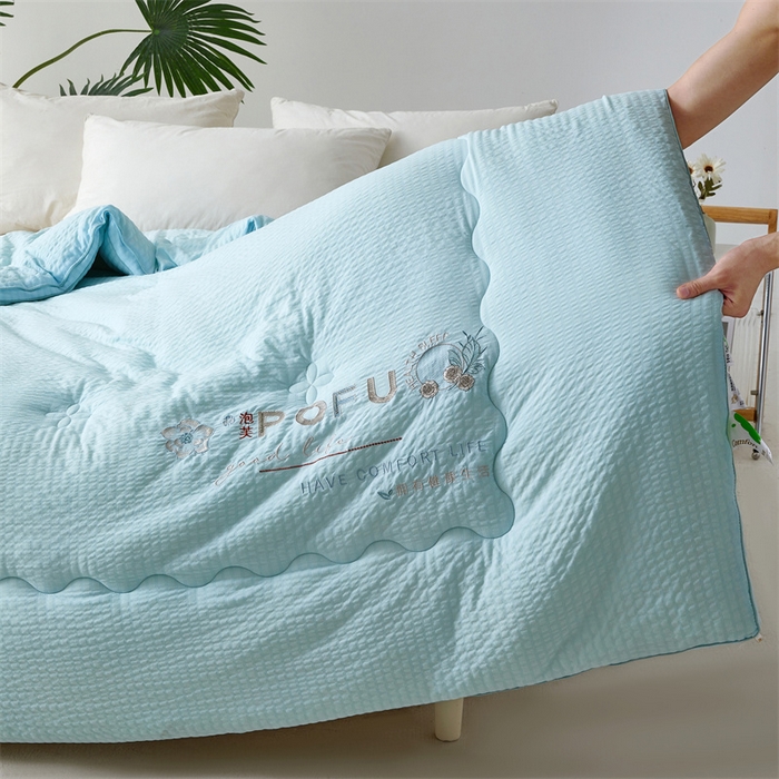 91家纺网 家纺一手货源 找家纺 爱宝被业 2025新款泡芙棉刺绣被被 泡芙棉-天空蓝