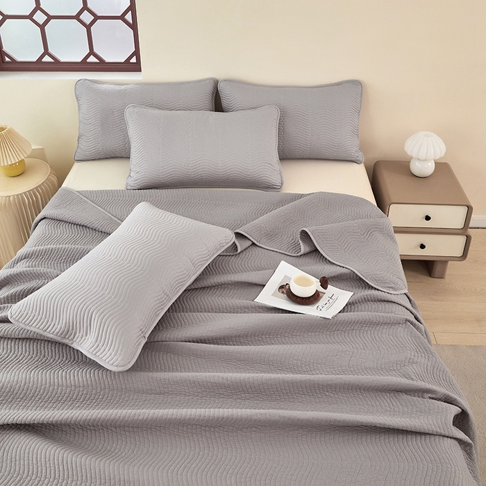 91家纺网 家纺一手货源 找家纺 （总）莎果家纺 2024新款13372双面纯棉高温砂洗纯色床盖可搭配床盖四件套