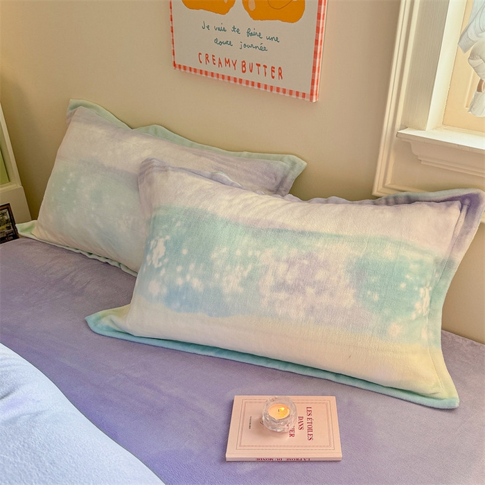 91家纺网 家纺一手货源 找家纺 名兮家居 2024新款卡通时尚风高克重牛奶绒四件套 彩色的梦