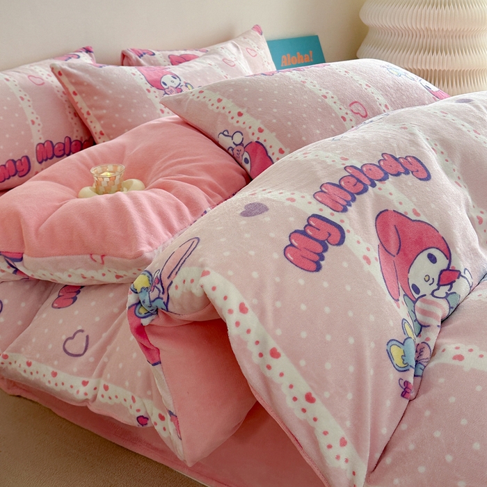 91家纺网 家纺一手货源 找家纺 2024新款三丽鸥高克重牛奶绒四件套 贪吃美乐蒂