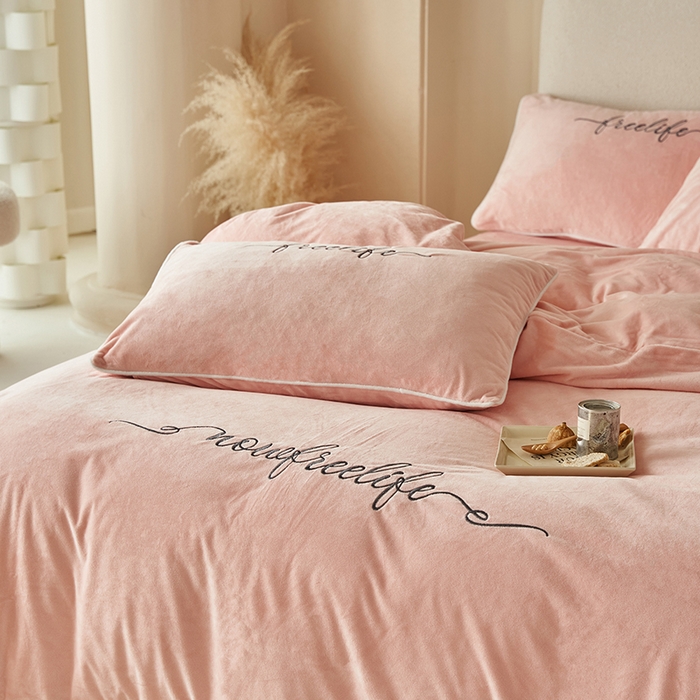 91家纺网 家纺一手货源 找家纺 千朵森 2024新款高端锦丝绒四件套-杰西卡 风格二 杰西卡-艾玉