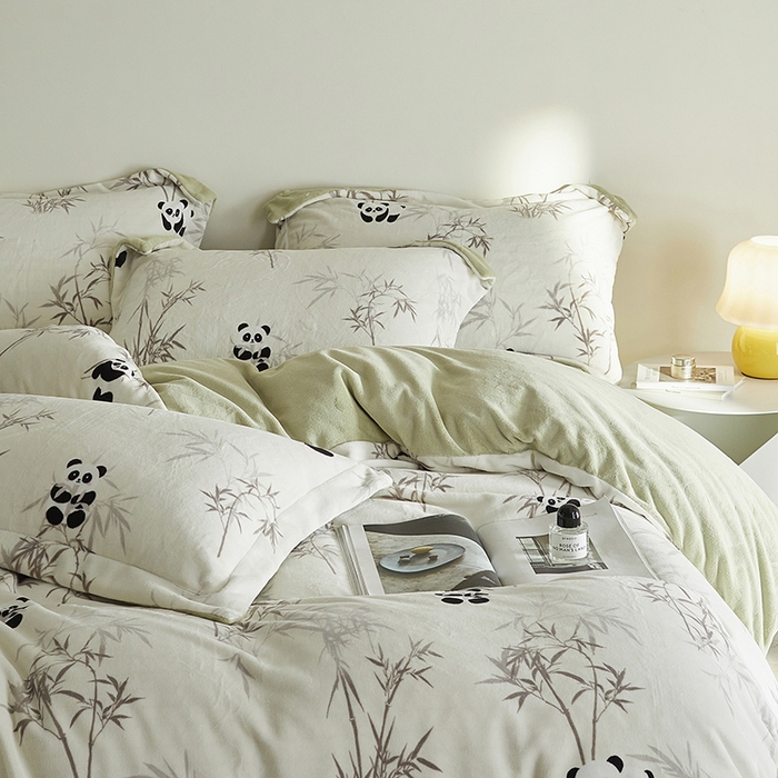 91家纺网 家纺一手货源 找家纺 千朵森 2024新款网红印花熊猫牛奶绒四件套 风格一 子初