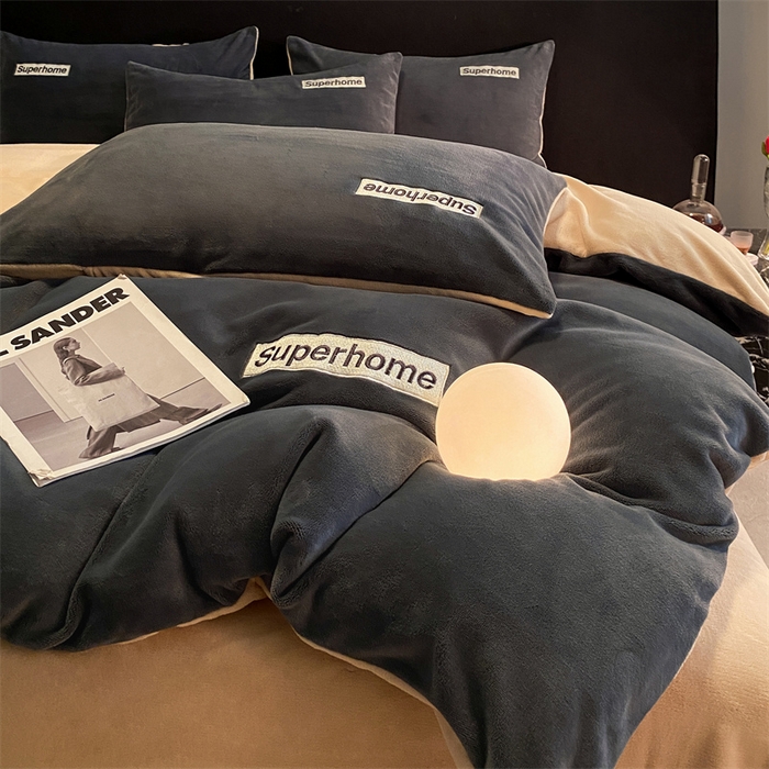 91家纺网 家纺一手货源 找家纺 笙意家纺 2025新款牛奶绒刺绣四件套-杰尼娅系列绒 杰尼亚-绅士灰+奶茶