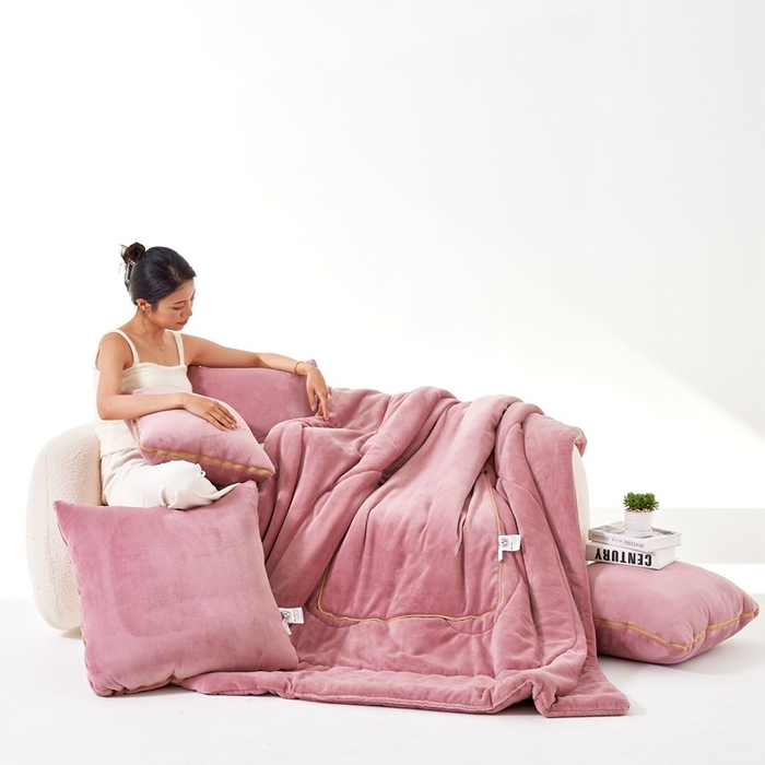 91家纺网 家纺一手货源 找家纺 照世家纺 2024新款牛奶绒纯色抱枕被（控价68/89/129/169/219） 豆沙