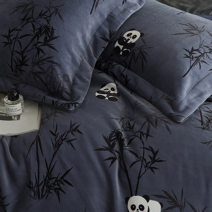 91家纺网 家纺一手货源 找家纺 千朵森 2024新款网红印花熊猫牛奶绒四件套 风格一 卡诺