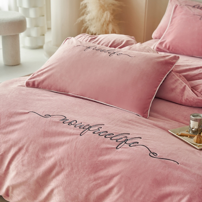 91家纺网 家纺一手货源 找家纺 千朵森 2024新款高端锦丝绒四件套-杰西卡 风格二 杰西卡-豆沙