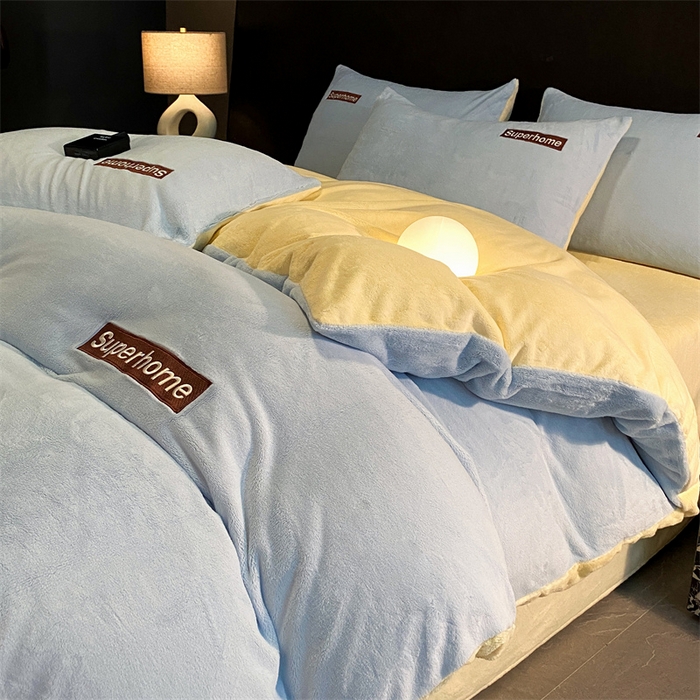 91家纺网 家纺一手货源 找家纺 笙意家纺 2025新款牛奶绒刺绣四件套-杰尼娅系列绒 杰尼亚-婴儿蓝+奶黄