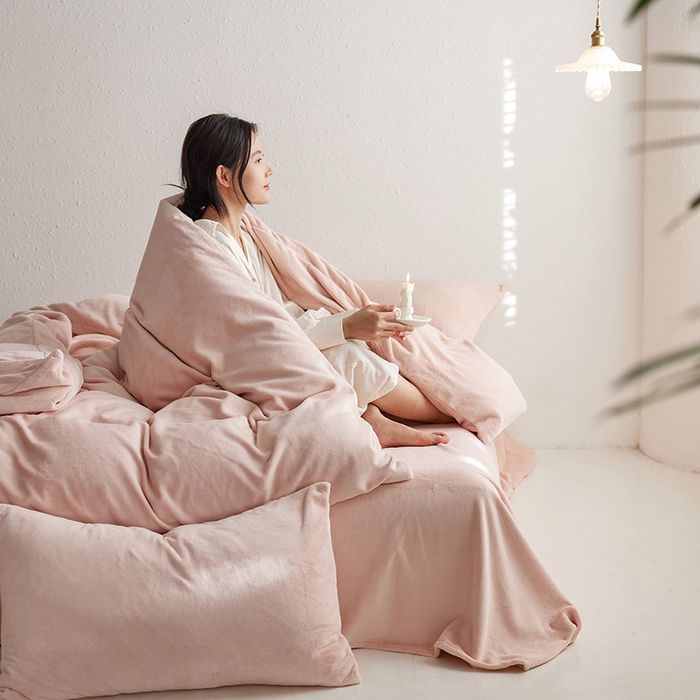 91家纺网 家纺一手货源 找家纺 千朵森 2024新款高克重纯色牛奶绒四件套 藕荷粉