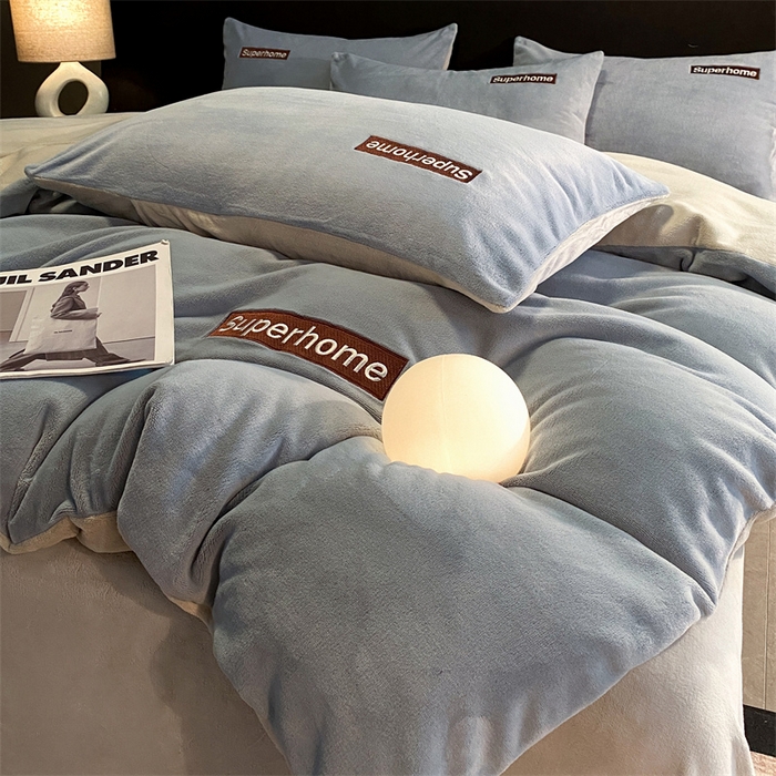 91家纺网 家纺一手货源 找家纺 笙意家纺 2025新款牛奶绒刺绣四件套-杰尼娅系列绒 杰尼亚-海清+山灰