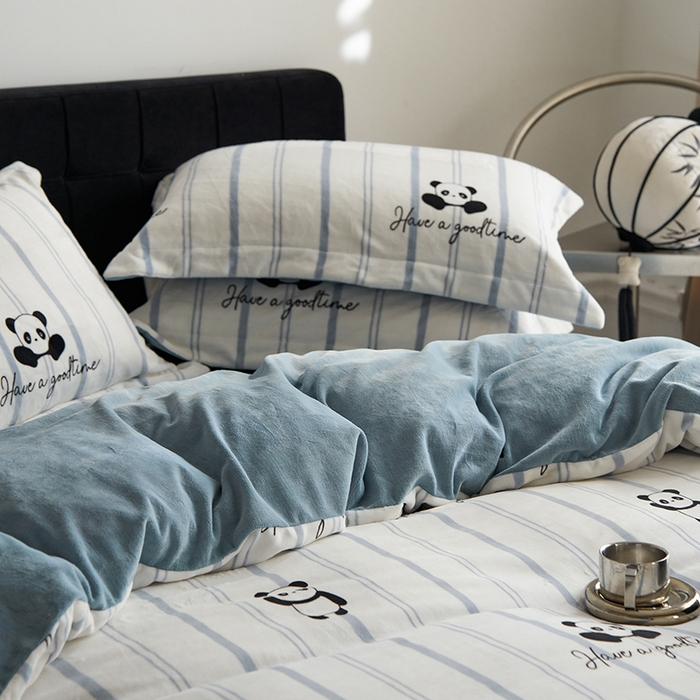 91家纺网 家纺一手货源 找家纺 千朵森 2024新款网红印花熊猫牛奶绒四件套  风格二 梵伊