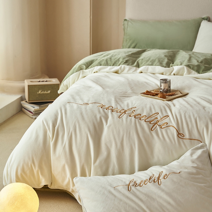 91家纺网 家纺一手货源 找家纺 千朵森 2024新款高端锦丝绒四件套-杰西卡 风格二 杰西卡-奶白配嫩绿