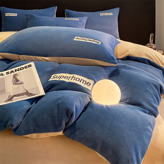 91家纺网 家纺一手货源 找家纺 笙意家纺 2025新款牛奶绒刺绣四件套-杰尼娅系列绒 杰尼亚-宾利蓝+奶茶