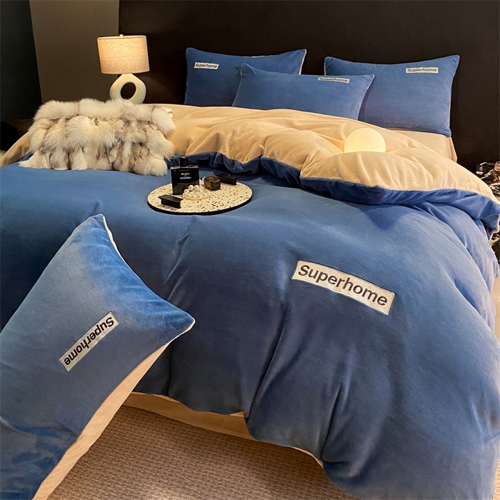 91家纺网 家纺一手货源 找家纺 笙意家纺 2025新款牛奶绒刺绣四件套-杰尼娅系列绒 杰尼亚-宾利蓝+奶茶