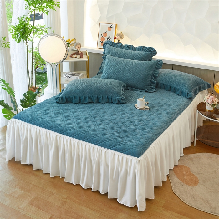 91家纺网 家纺一手货源 找家纺 缦彩 2024新款高克重牛奶绒夹棉床笠式床裙三件套 艾格雾蓝