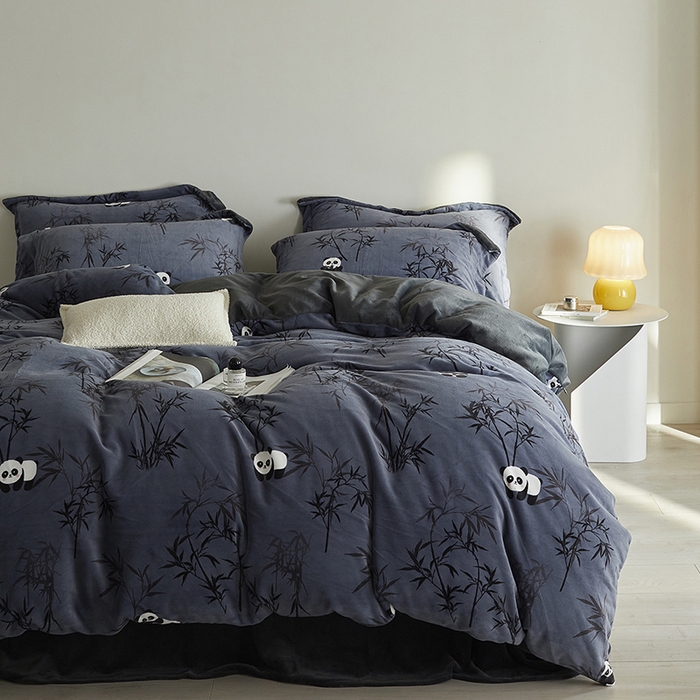 91家纺网 家纺一手货源 找家纺 千朵森 2024新款网红印花熊猫牛奶绒四件套 风格一 卡诺