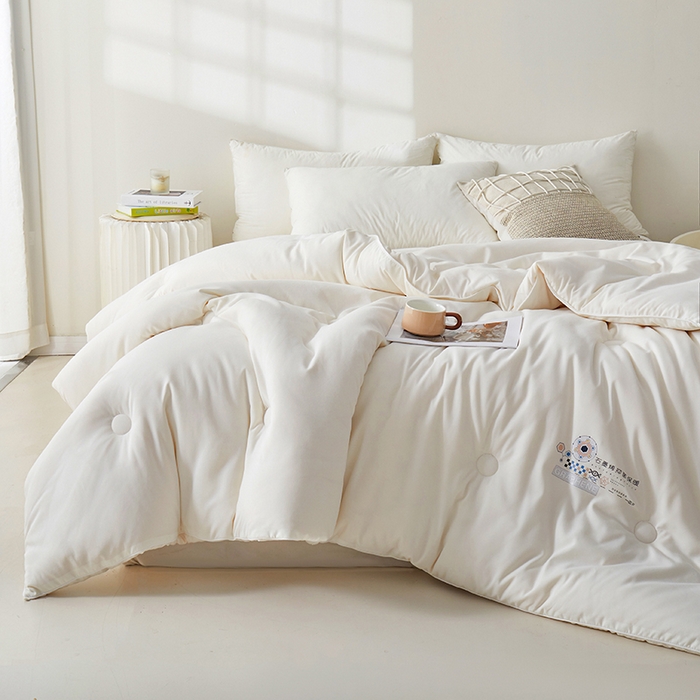 91家纺网 家纺一手货源 找家纺 梦恬佳 2024新款A类亲肤棉石墨烯远红外线自发热抗菌冬被被芯 白色