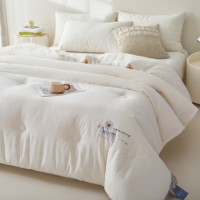 91家纺网 家纺一手货源 找家纺 梦恬佳 2024新款A类亲肤棉石墨烯远红外线自发热抗菌冬被被芯 白色