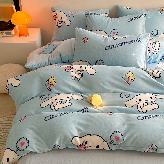 91家纺网 家纺一手货源 找家纺 2024新款三丽鸥高克重牛奶绒四件套 云朵大耳朵