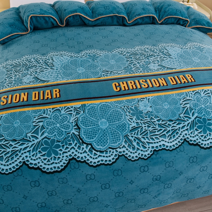 91家纺网 家纺一手货源 找家纺 静缘分 2024新款特厚8.5斤牛奶绒金貂绒床裙款保暖四件套-精雕细刻