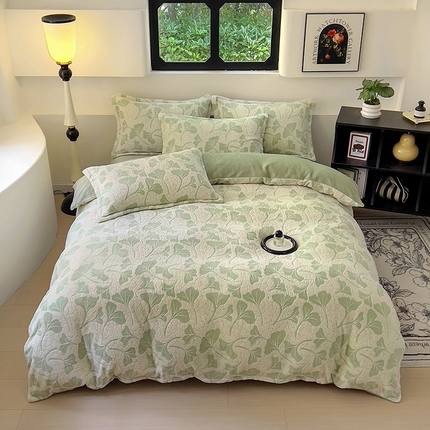 91家纺网 家纺一手货源 找家纺 新印象 2025新款高克重牛奶绒烂花四件套雕花绒四件套秋叶-绿