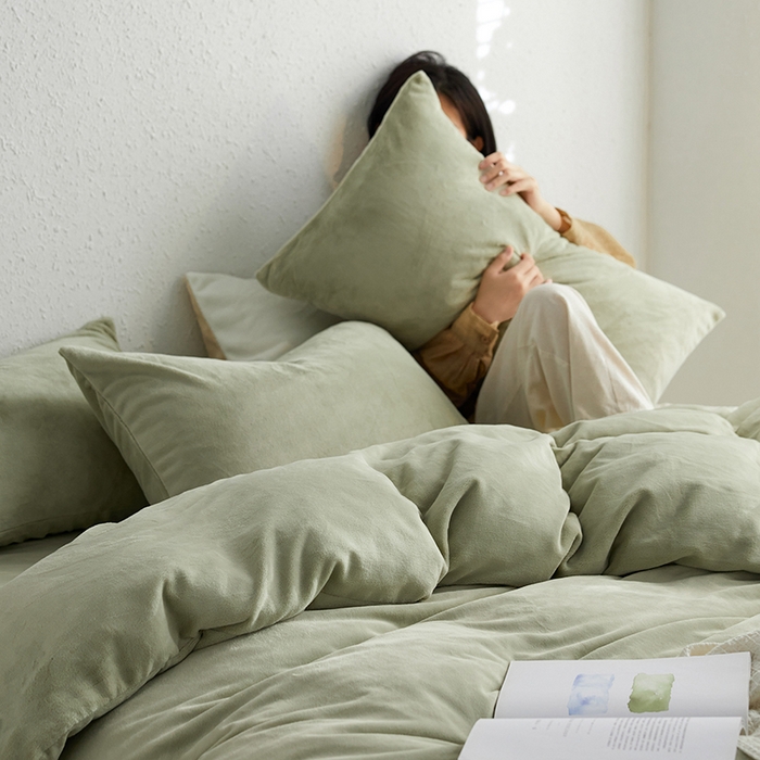 91家纺网 家纺一手货源 找家纺 千朵森 2024新款高克重纯色牛奶绒四件套 绿芙