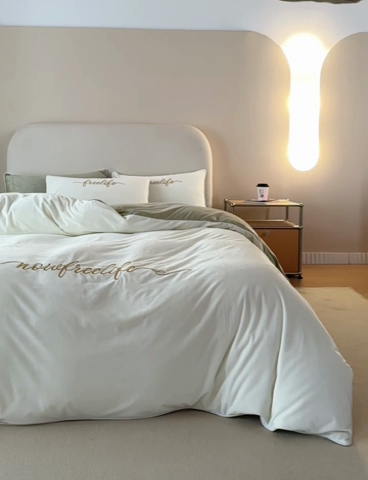 91家纺网 家纺一手货源 找家纺 千朵森 2024新款高端锦丝绒四件套-杰西卡 风格二 杰西卡-奶白配嫩绿