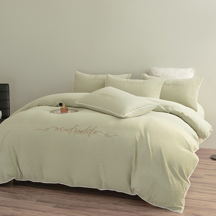 91家纺网 家纺一手货源 找家纺 千朵森 2024新款奢美牛奶绒刺绣四件套 秧绿