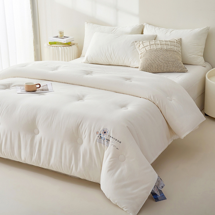 91家纺网 家纺一手货源 找家纺 梦恬佳 2024新款A类亲肤棉石墨烯远红外线自发热抗菌冬被被芯 白色