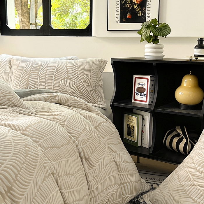 91家纺网 家纺一手货源 找家纺 新印象 2025新款高克重牛奶绒烂花四件套雕花绒四件套冷杉-灰