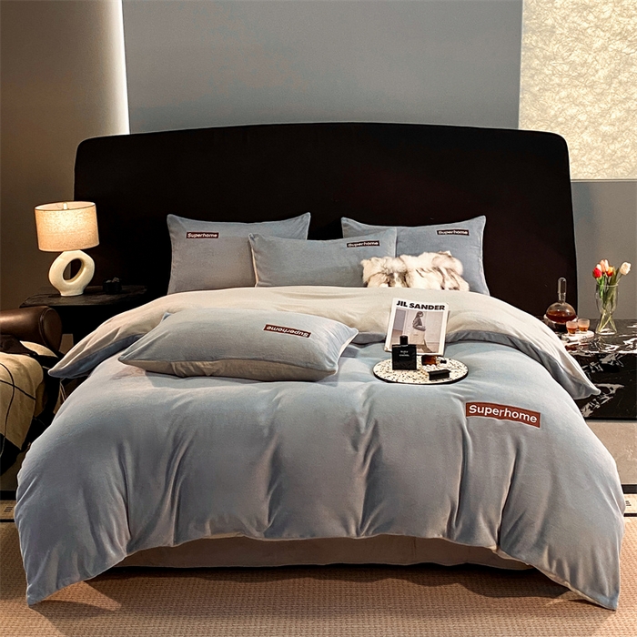 91家纺网 家纺一手货源 找家纺 笙意家纺 2025新款牛奶绒刺绣四件套-杰尼娅系列绒 杰尼亚-海清+山灰