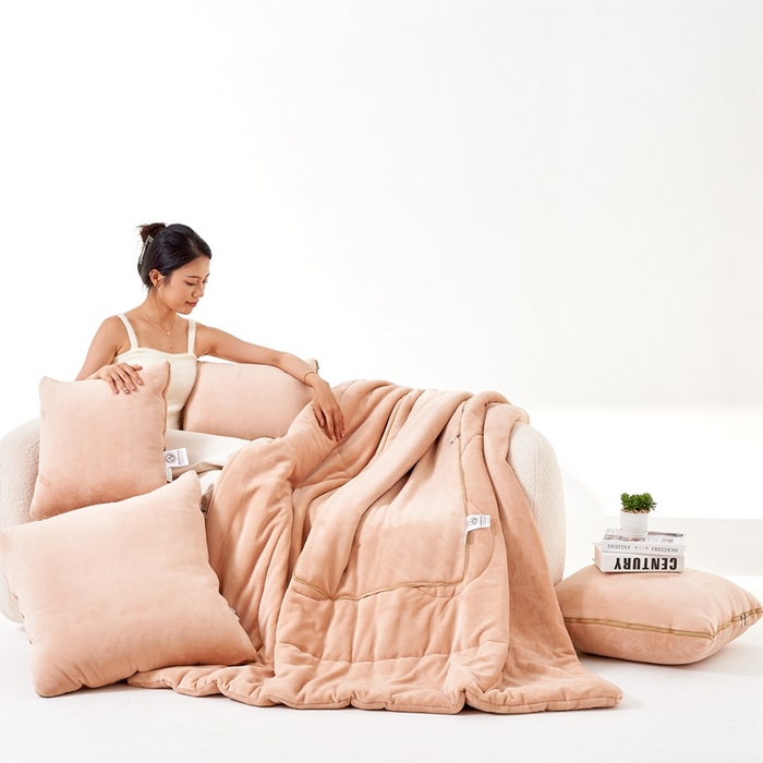 91家纺网 家纺一手货源 找家纺 照世家纺 2024新款牛奶绒纯色抱枕被（控价68/89/129/169/219） 驼色