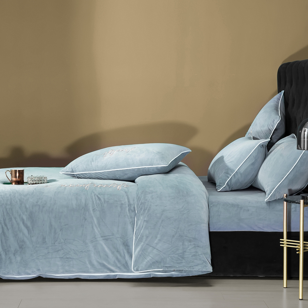 91家纺网 家纺一手货源 找家纺 千朵森 2024新款高端锦丝绒四件套-杰西卡 风格二 杰西卡烟灰