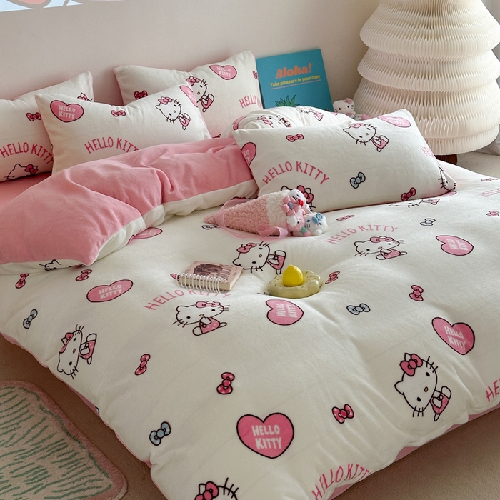 91家纺网 家纺一手货源 找家纺 2024新款三丽鸥高克重牛奶绒四件套 爱心KT猫