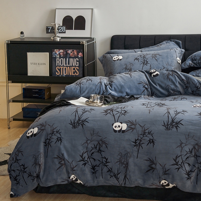 91家纺网 家纺一手货源 找家纺 千朵森 2024新款网红印花熊猫牛奶绒四件套  风格二 卡诺