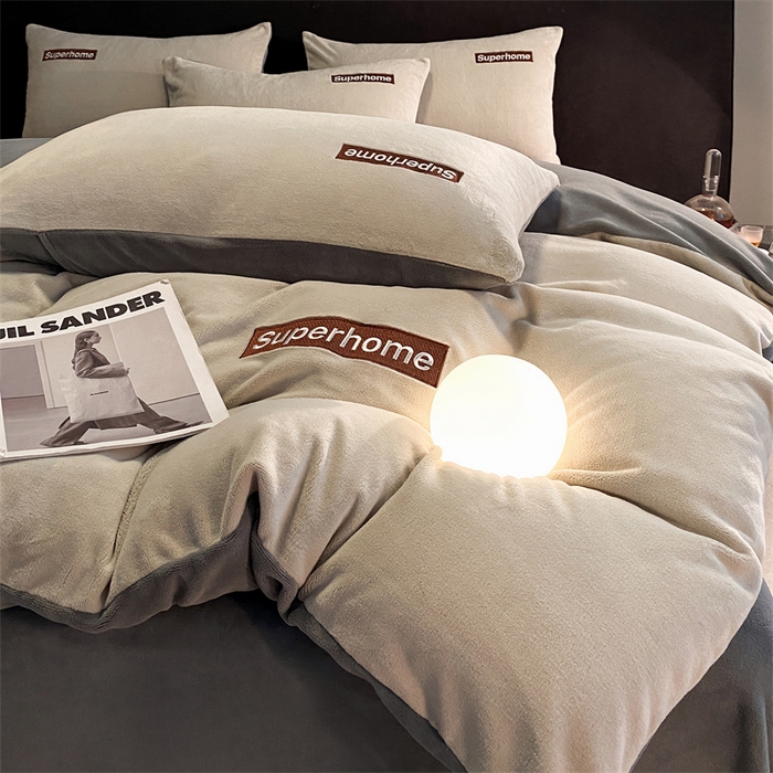 91家纺网 家纺一手货源 找家纺 笙意家纺 2025新款牛奶绒刺绣四件套-杰尼娅系列绒 杰尼亚-山灰+中灰