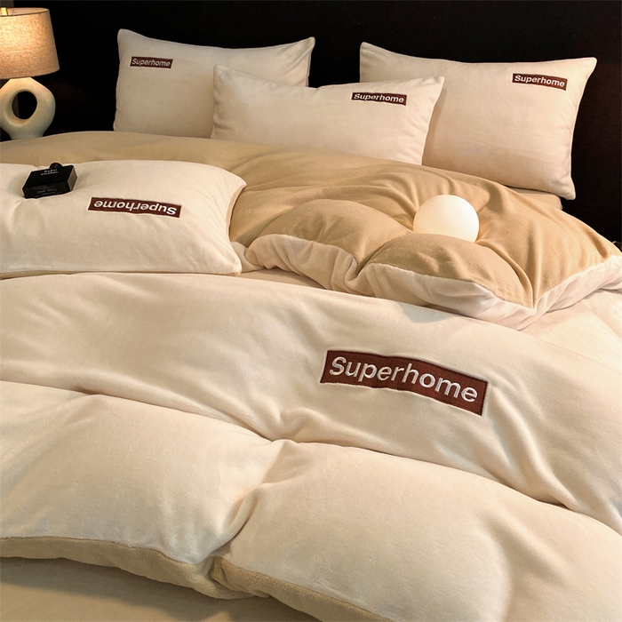 91家纺网 家纺一手货源 找家纺 笙意家纺 2025新款牛奶绒刺绣四件套-杰尼娅系列绒 杰尼亚-奶昔白+奶茶