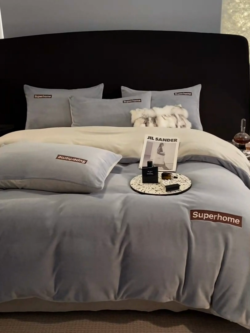 91家纺网 家纺一手货源 找家纺 笙意家纺 2025新款牛奶绒刺绣四件套-杰尼娅系列绒 杰尼亚-海清+山灰