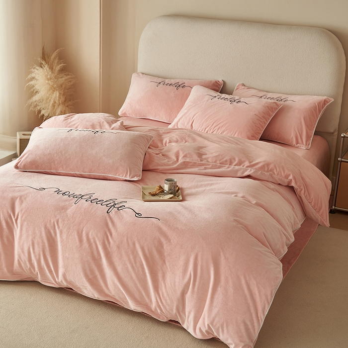 91家纺网 家纺一手货源 找家纺 千朵森 2024新款高端锦丝绒四件套-杰西卡 风格二 杰西卡-艾玉