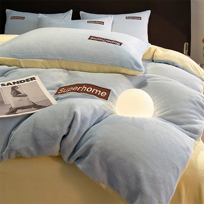 91家纺网 家纺一手货源 找家纺 笙意家纺 2025新款牛奶绒刺绣四件套-杰尼娅系列绒 杰尼亚-婴儿蓝+奶黄