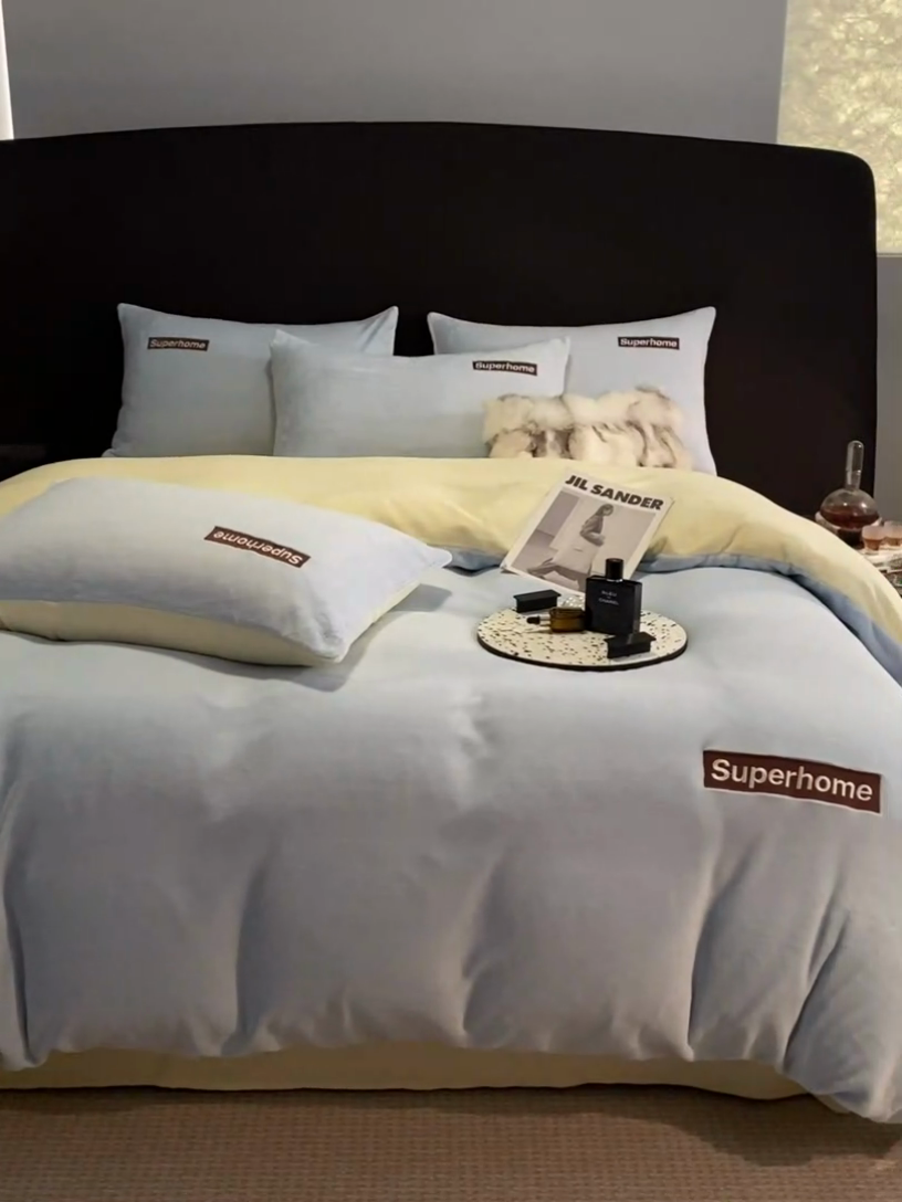 91家纺网 家纺一手货源 找家纺 笙意家纺 2025新款牛奶绒刺绣四件套-杰尼娅系列绒 杰尼亚-婴儿蓝+奶黄