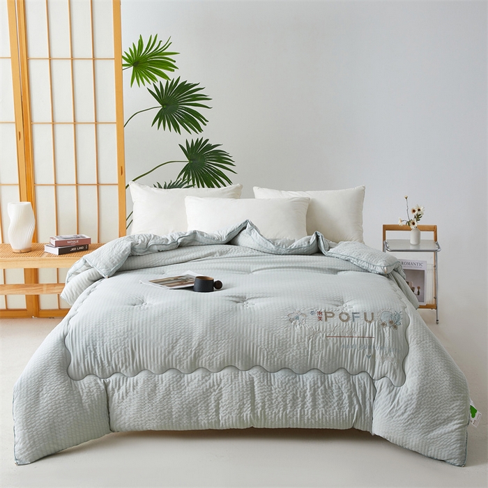 91家纺网 家纺一手货源 找家纺 爱宝被业 2025新款泡芙棉刺绣被被 泡芙棉-时尚灰