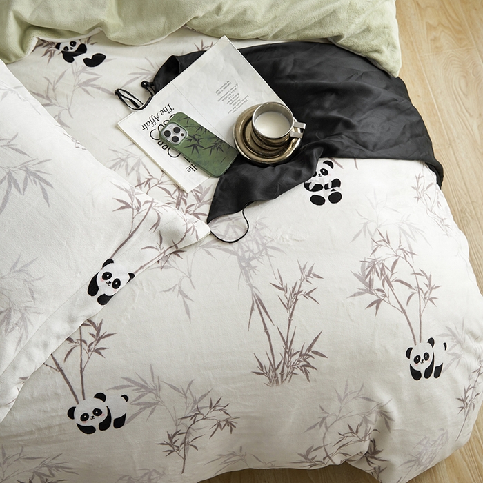 91家纺网 家纺一手货源 找家纺 千朵森 2024新款网红印花熊猫牛奶绒四件套  风格二 子初