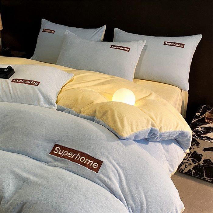 91家纺网 家纺一手货源 找家纺 笙意家纺 2025新款牛奶绒刺绣四件套-杰尼娅系列绒 杰尼亚-婴儿蓝+奶黄