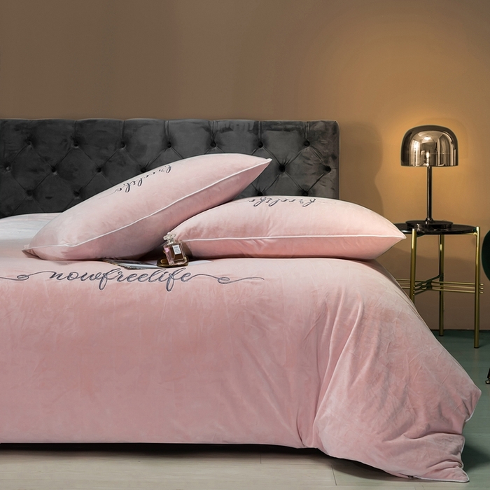 91家纺网 家纺一手货源 找家纺 千朵森 2024新款高端锦丝绒四件套-杰西卡 风格一 杰西卡-艾玉