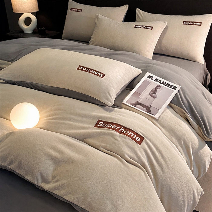 91家纺网 家纺一手货源 找家纺 笙意家纺 2025新款牛奶绒刺绣四件套-杰尼娅系列绒 杰尼亚-山灰+中灰