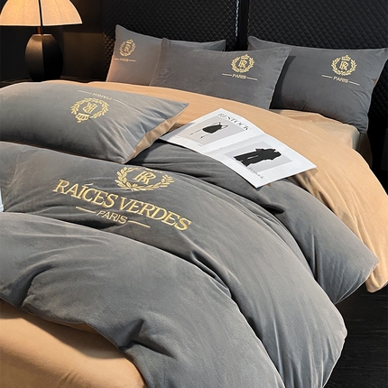 91家纺网 家纺一手货源 找家纺 如一 2024新款水晶绒双拼刺绣四件套-劳斯系列 劳斯-高级灰