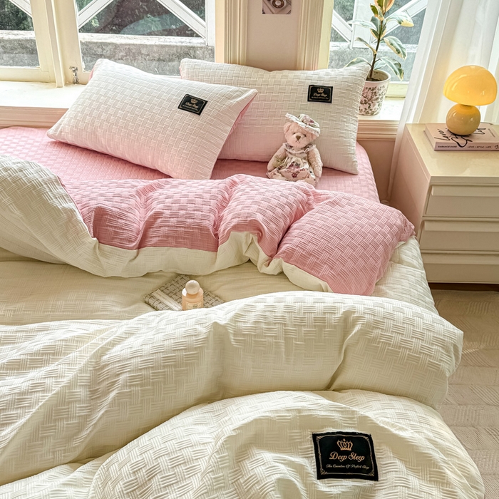 91家纺网 家纺一手货源 找家纺 红日子纺织品 2024新款A类华夫格双拼四件套 奶昔白+少女粉