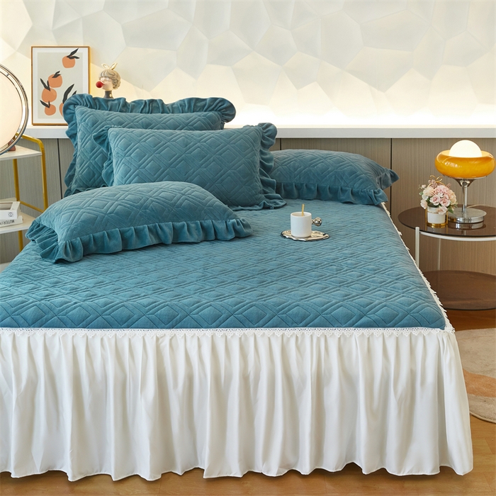 91家纺网 家纺一手货源 找家纺 缦彩 2024新款高克重牛奶绒夹棉床笠式床裙三件套 艾格雾蓝