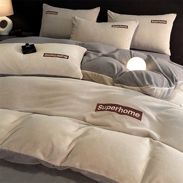 91家纺网 家纺一手货源 找家纺 笙意家纺 2025新款牛奶绒刺绣四件套-杰尼娅系列绒 杰尼亚-山灰+中灰