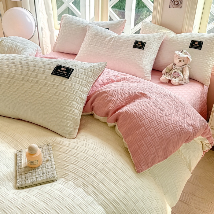 91家纺网 家纺一手货源 找家纺 红日子纺织品 2024新款A类华夫格双拼四件套 奶昔白+少女粉